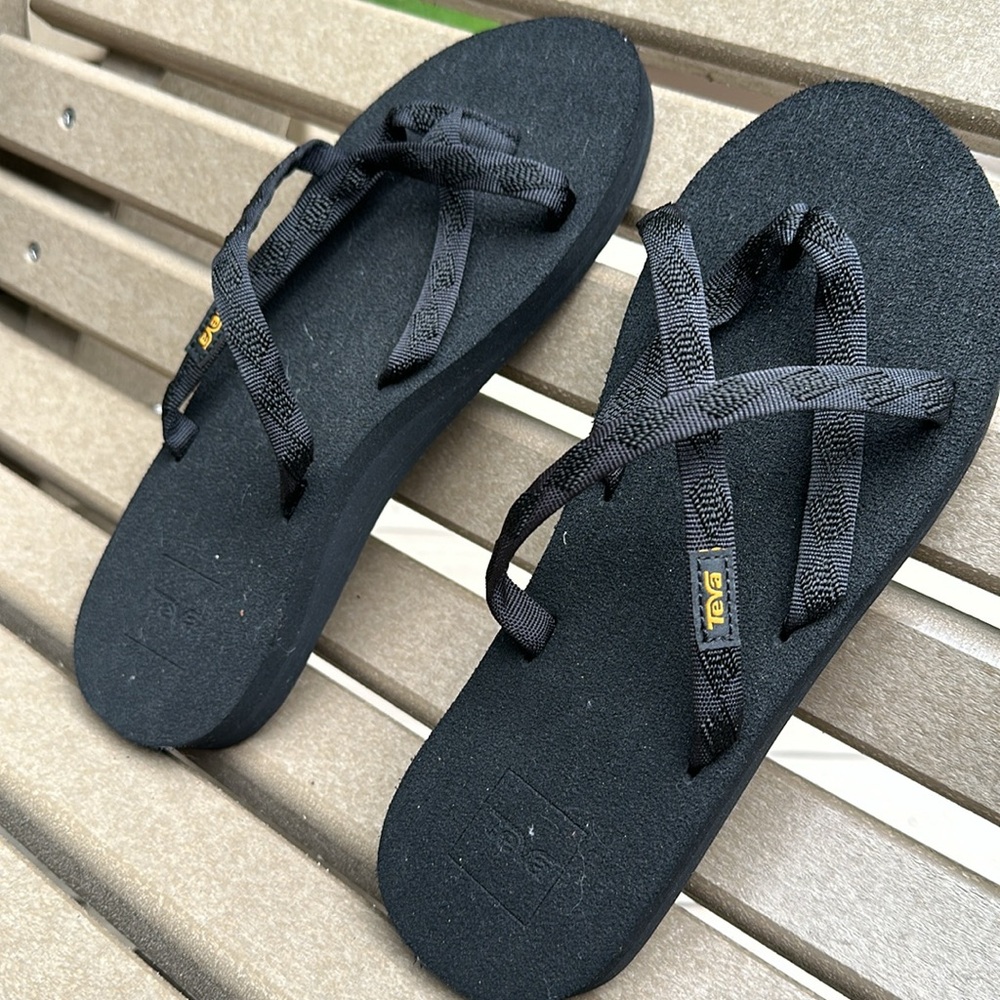 Teva Olowahu Sandals - Picture 2 of 6